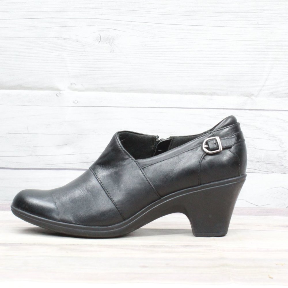 CLARKS Bendables Black Leather Side Zipper Ankle Heeled Shoes Size 8.5 M - Picture 1 of 9